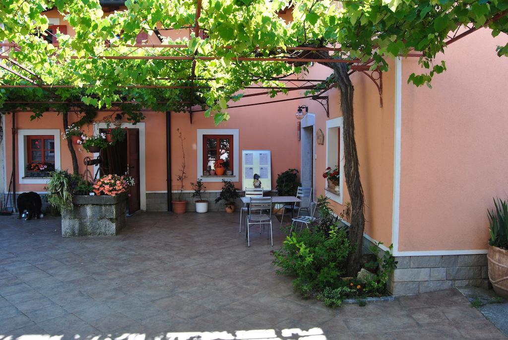 Villa Tourist Farm Dujceva Domacija Vremski Britof Exterior foto